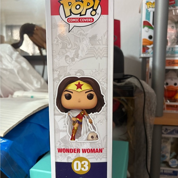Funko Wonder Woman Amazon Exclusive Figure / comic cover line - Picture 5 of 8
